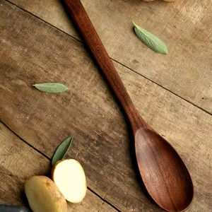 Ensemble d'ustensiles de cuisine en teck naturel pour poêles antiadhésives par The Handmade Collection - Product Image 1