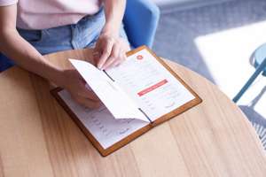 Porta Menús Plegable de Cuero Genuino Hecho a Mano, de Lujo, con Protección, para Restaurante, Cafetería, Hotel, Opción de Logotipo Personalizado LMC-0153 - Product Image 4