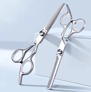 Juego de 2 Tijeras Profesionales de Acero Inoxidable UBI para Cortar el Cabello, Tijeras de Entresacar de Mango Mediano, Tijeras de Peluquería para Uso en Salón y en Casa - Product Image 1