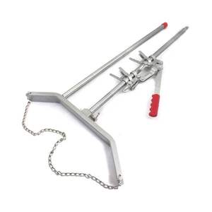 Extractor de terneros manual de acero inoxidable autoclavable de 65 pulgadas con cadena y mango rojo para uso veterinario - Product Image 1