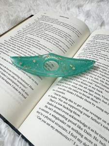 Porte-page en résine artisanale |   Lecteur de livre confortable pour le pouce et les doigts, pour une lecture à une main - Product Image 2