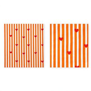 Tissu en coton tissé léger, absorbant l'humidité, respirant, biologique, écologique, imprimé de motifs de cœurs de couleur orange indienne. - Product Image 1