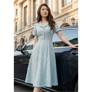 Robe midi minimaliste bleu pastel pour femme, prête à être expédiée, avec col à revers, manches courtes et coupe élégante en A - Product Image 1