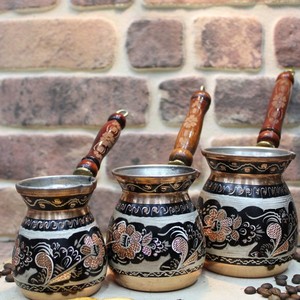 Cafetera Tradicional Turca, Griega y Árabe de Cobre con Mango Largo de Latón, Producto para Calentar Bebidas y Utensilios de Cocina - Product Image 1