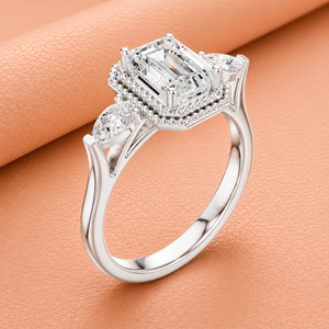 Bague de fiançailles de luxe en or blanc avec halo de moissanite taille émeraude et pierres latérales marquise pour femme - Product Image 3