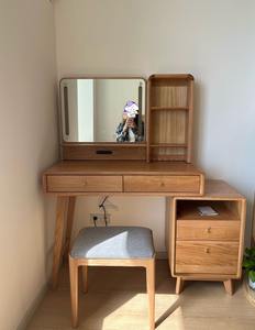 Meuble-lavabo moderne minimaliste nordique en chêne avec miroir escamotable et porte en osier - Product Image 1