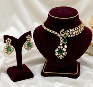 Ensemble de collier de style Hasli en zircone cubique de qualité supérieure, design élégant et raffiné, convient à toutes les tenues, allure luxueuse - Product Image 1