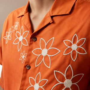Camisa de Algodón de Lujo para Hombre, con Bordado Floral Naranja, Manga Corta, Estilo Casual para Vacaciones - Product Image 2