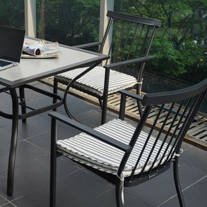 Set di 4 Sedie da Pranzo Impilabili in Ferro Battuto con Braccioli e Cuscini, Arredamento da Esterno per Uso Interno - Product Image 4