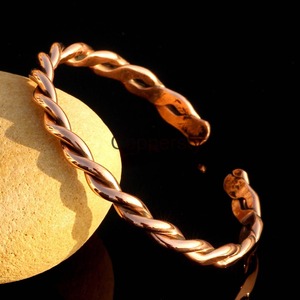 Bracelet en cuivre artisanal brodé, personnalisable (logo et taille), de luxe pour hommes et femmes - Créations anciennes pour événements festifs - Product Image 5