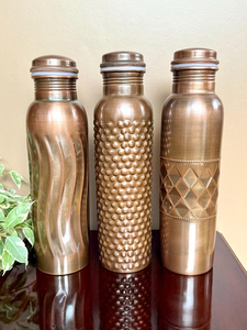 Botella de Agua de Cobre Puro Hecha a Mano con Acabado Antiguo, Beneficios Ayurvédicos para la Salud, Regalo para Mamá, Cobre Sostenible para Yoga, Gimnasio y Fitness - Product Image 5