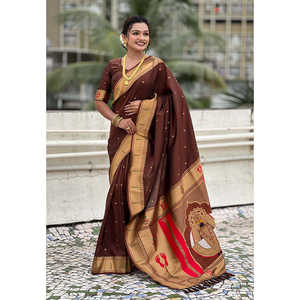 Sari en soie Paithani Mahalaxmi God de la marque ELITE WEAVES, tissé avec des fils Zari, couleur café, qualité supérieure, fait main, 650g - Product Image 1