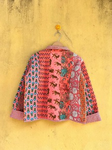 Chaqueta acolchada de algodón indio con estampado floral, abrigo ligero para mujer, ideal para capas en invierno. - Product Image 5