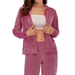 ชุดวอร์มกำมะหยี่คุณภาพสูงสำหรับผู้หญิง ชุดเซ็ตสองชิ้น เสื้อฮู้ดและกางเกงขายาว เนื้อผ้านุ่มหรูหรา สวมใส่สบาย เหมาะสำหรับชุดลำลองและชุดกีฬา - Product Image 5