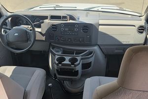 Gran Oferta: Ford E-350 Super Duty Quigley 4X4 Usada del 2009, Lista para Enviar - Product Image 2