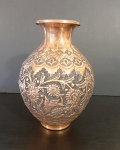 Florero de Metal con Diseño Grabado a Mano Florero Pequeño para Mesa de Boda Centro de Mesa y Decoración del Hogar por Azora Industries - Product Image 2