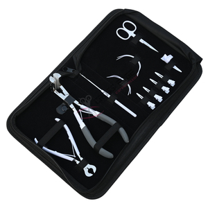 Kit d'outils pour extensions capillaires pour coiffeurs : pinces à bandes adhésives, coupe-keratine, crochet de traction, aiguilles courbées, mini-ciseaux, pinces de sectionnement - Product Image 1