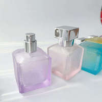 Flacon de parfum rectangulaire en verre haut de gamme 30ml 50ml 100ml, couleur personnalisée, logo imprimé, pulvérisateur à pompe, carton, marque KZPACK
