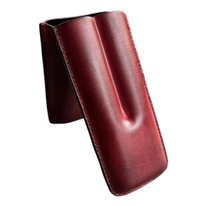 Étui à cigares compact en cuir avec coupe-cigares intégré et compartiment de rangement, idéal pour les voyageurs d'affaires et les collectionneurs - Product Image 2