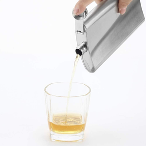 กระติกน้ำสแตนเลสขนาดใหญ่พิเศษพร้อมกรวย เหมาะสำหรับการผจญภัยกลางแจ้ง งานปาร์ตี้ หรือเป็นของขวัญสุดพิเศษสำหรับเขา - Product Image 2