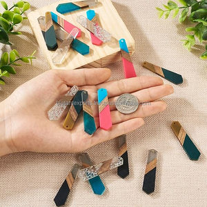 Pendientes de resina de madera minimalistas chapados en oro Diseños clásicos únicos-Estilos de aro de gota de tachuelas para fiesta - Product Image 2