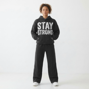 Ropa Deportiva Femenina de Diseño Personalizado 2027, Chándal de Moda Invernal para Mujer, Corte Ajustado, Hecho en Pakistán - Product Image 1