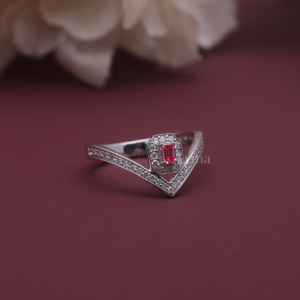 Bague Chevron en forme de V en argent sterling 925 massif avec diamant rose fantaisie cultivé en laboratoire certifié IGI et halo de diamants taille émeraude - Product Image 3