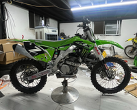 Moto tout-terrain Kawasaki KX250 de haute performance - Votre compagnon de course ultime