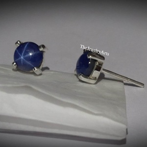 Boucles d'oreilles en saphir bleu étoilé naturel Lindy de 7 mm, boucles d'oreilles en argent sterling 925 avec saphir étoilé rond pour femmes, pour cadeau - Product Image 3
