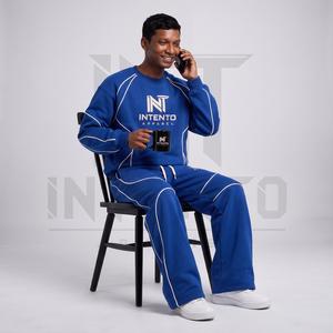 Conjunto Deportivo de Forro Polar Amarillo Sólido para Hombre, Sudadera con Capucha y Pantalones Jogger con Logotipo Personalizado, Ropa Deportiva de Dos Piezas con Rayas en Contraste - Product Image 5