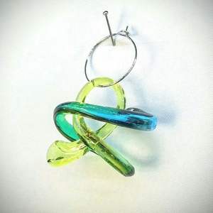 Collar con Colgante de Resina Teñida a Mano TCE, Joyería de Inspiración Natural, Regalo Minimalista de Moda para Mujer, Hecho por Artesanos - Product Image 1