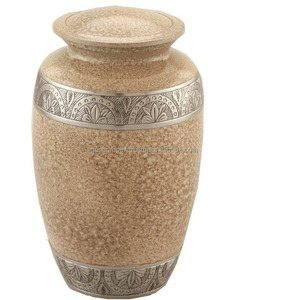 Urna Funeraria Clásica Moderna Hecha a Mano de Latón y Aluminio con Diseño de Ondas de Fuego para Cenizas Humanas - Product Image 4