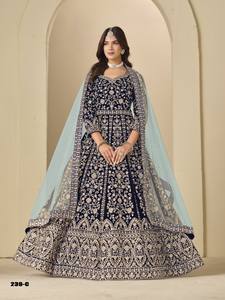 Robe Anarkali semi-cousue en velours pour femme, broderie riche, longueur ras du sol, coupe classique, style traditionnel pour mariages et fêtes - Product Image 4