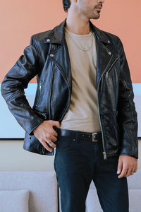 Veste en cuir véritable de vachette élégante pour homme, fabriquée sur mesure au Pakistan, veste de moto personnalisée pour homme, vente en gros OEM - Product Image 4