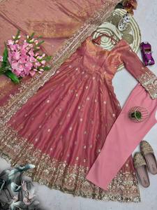 Ensemble Anarkali en soie rose avec dupatta, tenue traditionnelle indienne et pakistanaise pour femme, longueur ras du sol, pour mariage, coupe ample et extensible - Product Image 5