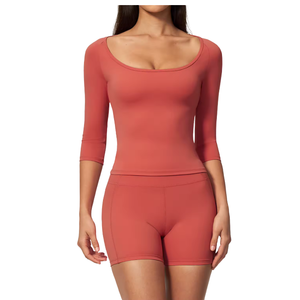 Conjunto de Yoga de 2 Piezas Personalizado con Logotipo Frontal, Transpirable, con Pantalones Cortos y Top de Cuello Redondo para Ropa Deportiva Femenina - Product Image 4