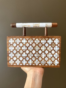 Bolso de Mano Artesanal de Madreperla |   Bolso de Concha Iridiscente Hecho a Mano para Eventos de Lujo, Moda Nupcial y Venta al Por Mayor - Product Image 5