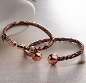 Bracelet en cuivre massif torsadé avec embouts lisses et finition polie pour vente en gros - Product Image 5