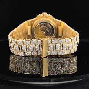 Montre-bracelet de luxe en acier inoxydable avec quartz et moissanite, cadran orné de pierres brillantes, mouvement précis, pour un style mode, élégant, formel ou décontracté - Product Image 2