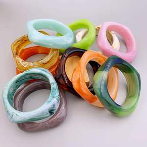 Bracelets en résine de qualité supérieure avec incrustation élégante en laiton, bijoux de costume multicolores pour un port élégant - Product Image 4