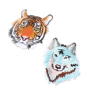 WEARS WORLD Patch et étiquette personnalisés à coudre, badge brodé artisanal en PVC plastique pour jeans, fait main - Product Image 4