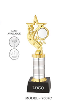 Trofeo de metal dorado, hermoso y perfecto para honrar a los ganadores, empleados y logros excepcionales cada año.