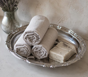 Bandeja Decorativa Ovalada con Acabado Plateado Pulido, Borde Festoneado Moldeado, Organizador de Tocador para Decoración del Hogar y Spa, Venta al por Mayor - Product Image 1
