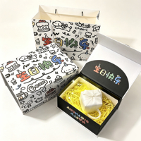 Coffret cadeau d'anniversaire Kawaii avec sac à cordon, rembourrage en papier déchiqueté et sac surprise pour gâteau pour célébration de fête