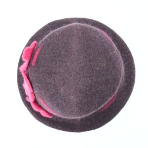 Sombrero de Fieltro de Lana Hecho a Mano para Mujer con Diseño Floral - Product Image 2