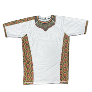 เสื้อรัชการ์ดแขนสั้นสีขาวสำหรับผู้ใหญ่ ลายพิมพ์ชนเผ่าสีแดงและสีทอง แห้งเร็ว เหมาะสำหรับเล่นกีฬา - Product Image 1