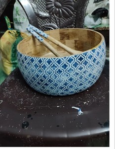 Bol en bois Casa India, poli, brillant, texturé et durable, pour servir des salades, des fruits, des clés ou comme bol décoratif rond en bois - Product Image 4