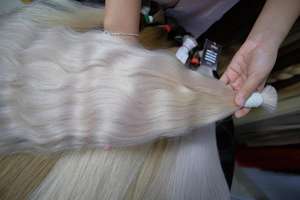 A granel 100g 12 pulgadas Color claro Extensiones de cabello virgen liso natural vietnamita Precio de procesamiento químico blanqueado - Product Image 5
