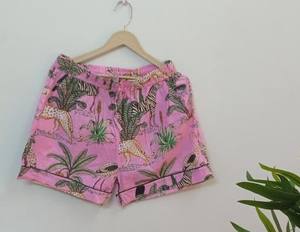 Ensemble de pyjamas imprimés pour toute la famille, 100% coton |   Vêtements de nuit à motifs floraux imprimés à la main |   Ensemble de vêtements de nuit pour femmes, hommes et enfants - Product Image 6