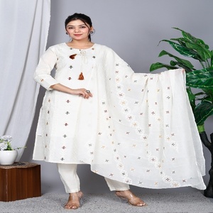 Conjunto de Kurta de Boda Tradicional de Algodón Blanco Elegante para Mujer NIYANI, Bordado Floral Delicado, Dupatta Suave, Ropa Étnica de Rajasthan - Product Image 2